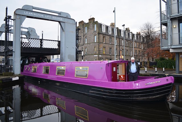 Romantic Gin Cruise Along Union Canal 