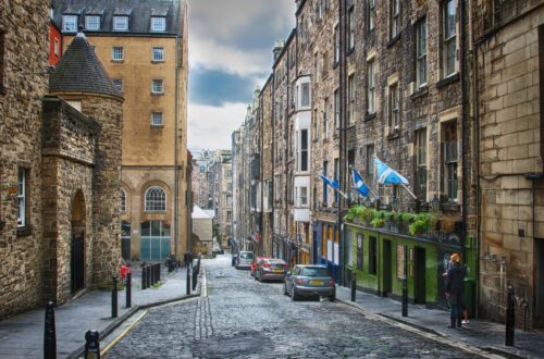 visit edinburgh in june